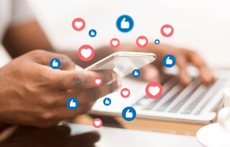 Facebook-Werbeanzeigenmanager-auf-Smartphone
