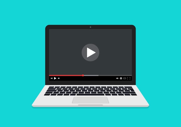 YouTube-Video-mit-Infobox-auf-Laptop-Bildschirm