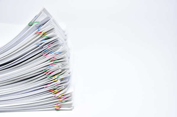 Papierstapel symbolisierend für Content-Audit