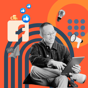 Person sitzt am Tablet und erstellt eine Facebook Ad