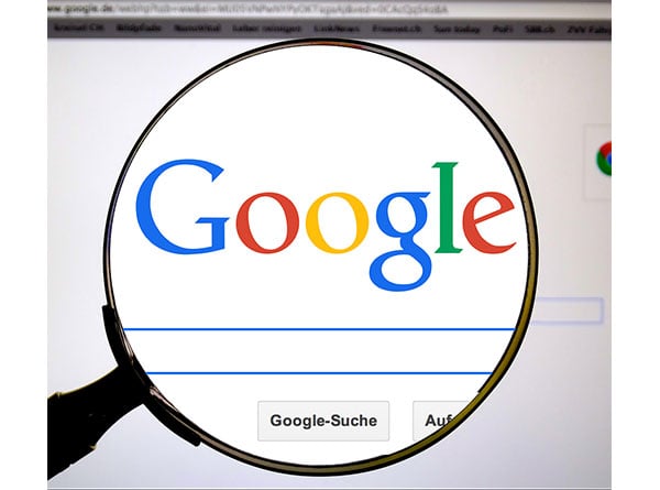 Google-Suchmaschine unter Lupe