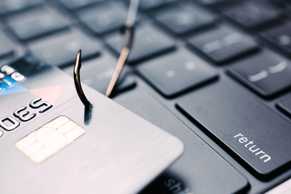 Phishing wird durch Haken an Bankkarte vereinfacht dargestellt 