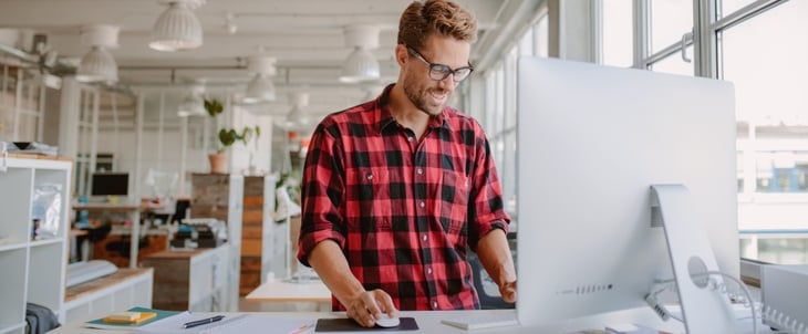 Im Stehen arbeiten Im Stehen arbeiten