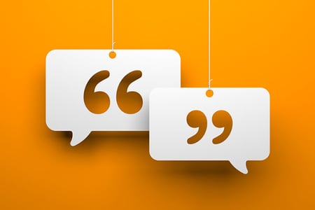 Sprechblasen mit Anführungszeichen für Testimonial