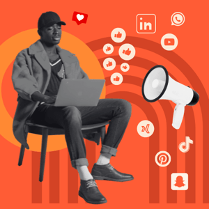Social-Media-Manager beschäftigt sich mit Social-Media-Marketing am Laptop