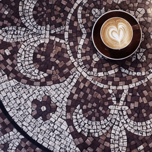Kaffeetasse-auf-Mosaiktisch.png HubSpot-Kaffeetasse-auf-Mosaiktisch
