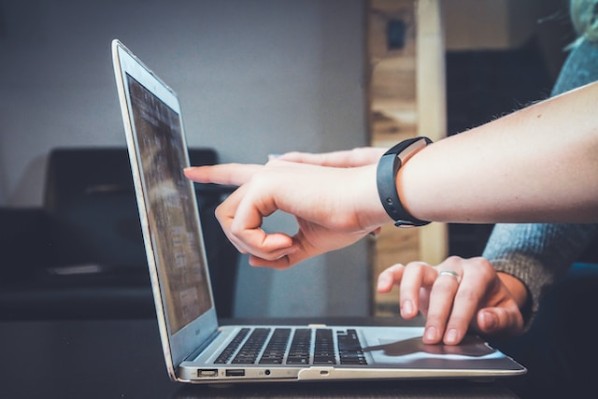 Team erarbeitet eine digitale Marketing-Strategie