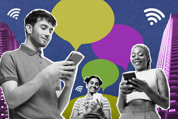 Personen beschäftigen sich mit den Social Media Trends 2022 am Smartphone