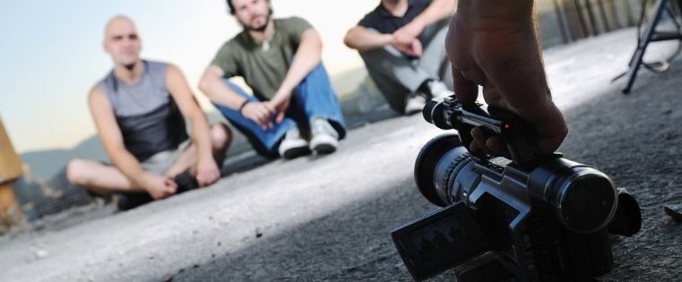 Drei Männer mit Videokamera
